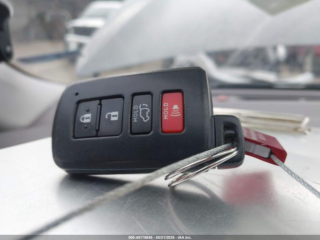 5YFBURHE5JP771482 2018 TOYOTA COROLLA photo no. 11