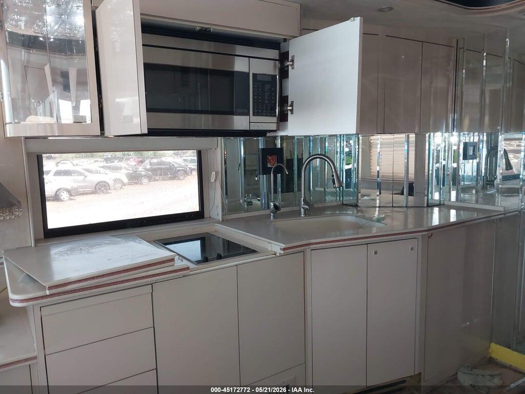 2PCM33409V1026127 1998 PREVOST BUS photo no. 12