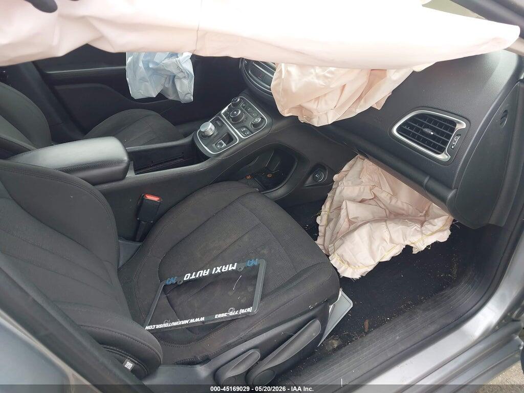 1C3CCCAB1FN670467 2015 CHRYSLER 200 photo no. 5