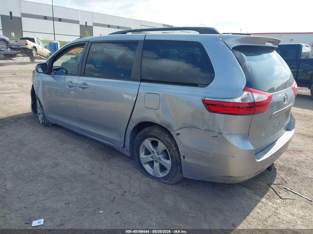 5TDKZ3DC8HS769794 2017 TOYOTA SIENNA photo no. 3