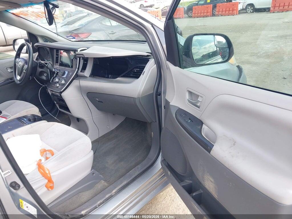 5TDKZ3DC8HS769794 2017 TOYOTA SIENNA photo no. 5
