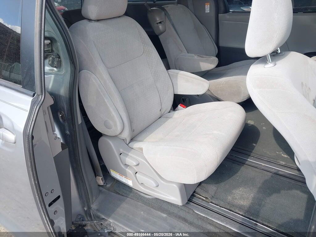 5TDKZ3DC8HS769794 2017 TOYOTA SIENNA photo no. 8