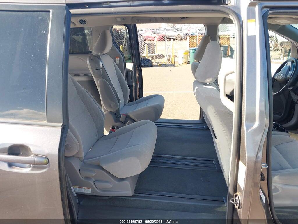 5TDKZ3DC4JS901875 2018 TOYOTA SIENNA photo no. 8