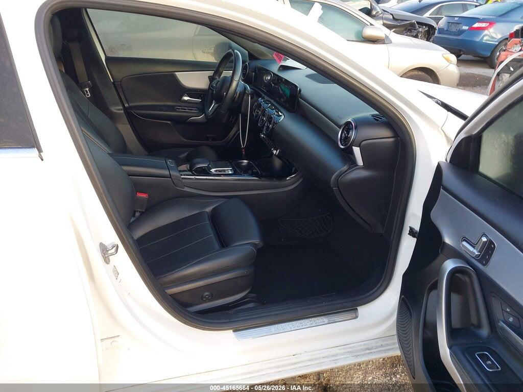 WDD3G4FB8KW021788 2019 MERCEDES-BENZ A 220 photo no. 5