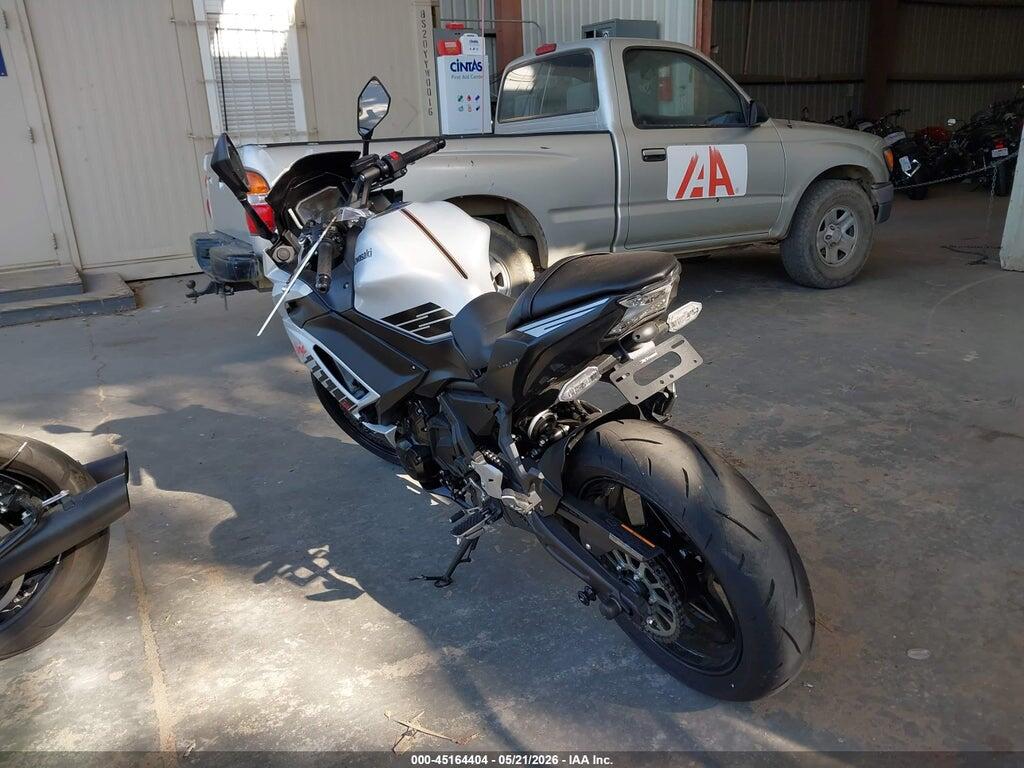 ML5EXEP14TDAG8885 2026 KAWASAKI EX650 photo no. 3