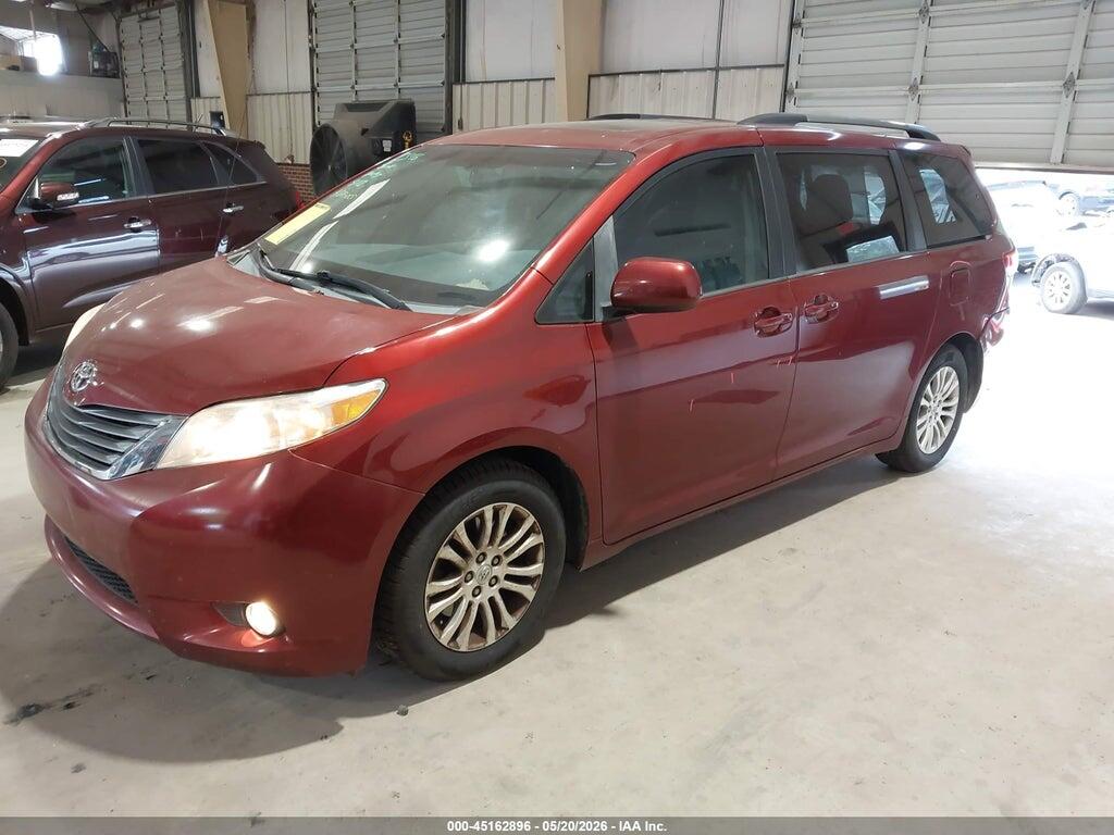 5TDYK3DC0ES433938 2014 TOYOTA SIENNA photo no. 2