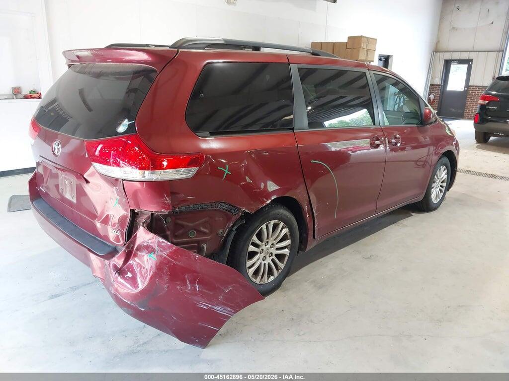 5TDYK3DC0ES433938 2014 TOYOTA SIENNA photo no. 4