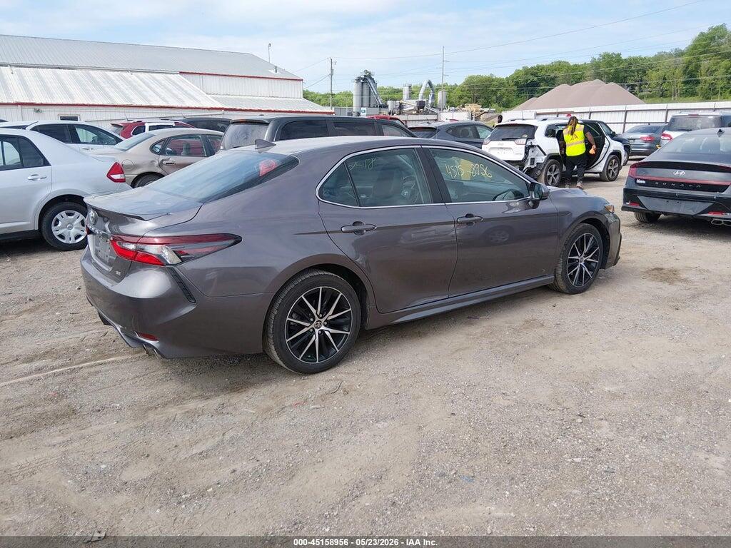 4T1G11AK8MU609204 2021 TOYOTA CAMRY photo no. 4