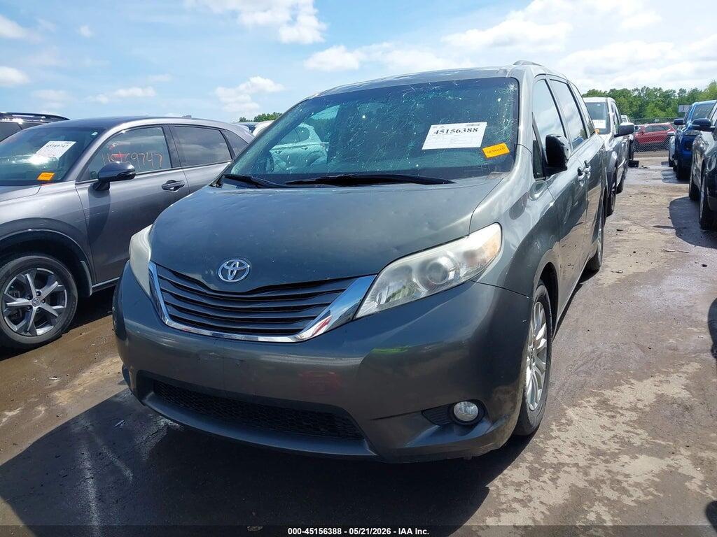 5TDYK3DC0DS329707 2013 TOYOTA SIENNA photo no. 2