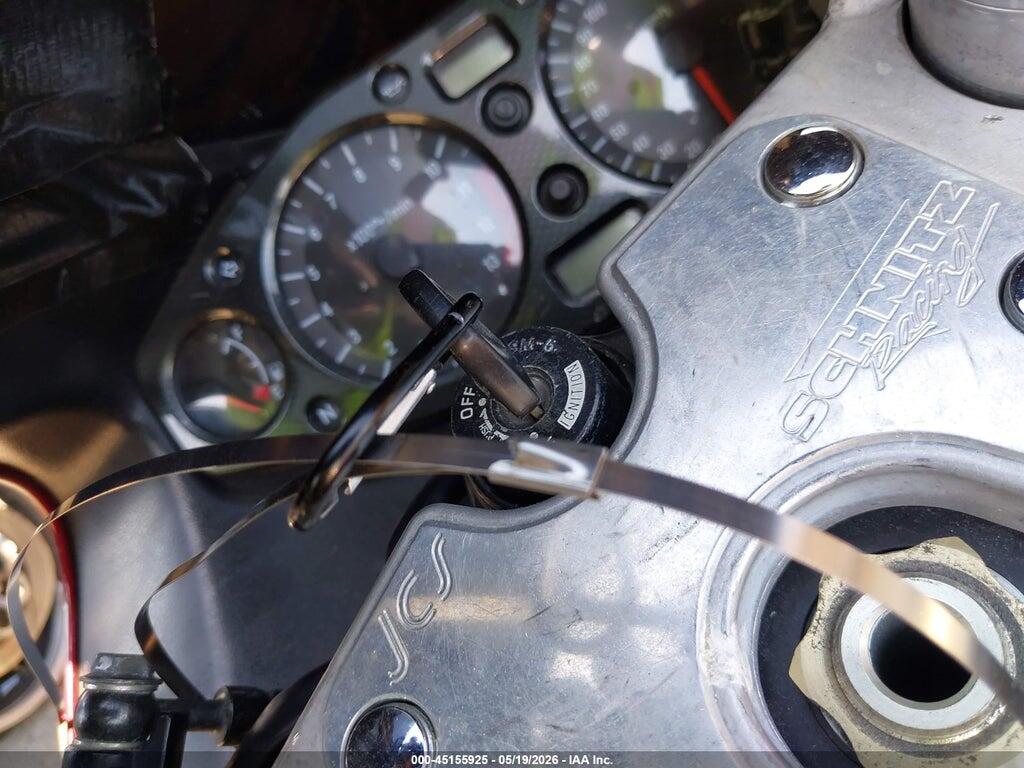 JS1GW71A0Y2100929 2000 SUZUKI GSX1300 photo no. 11