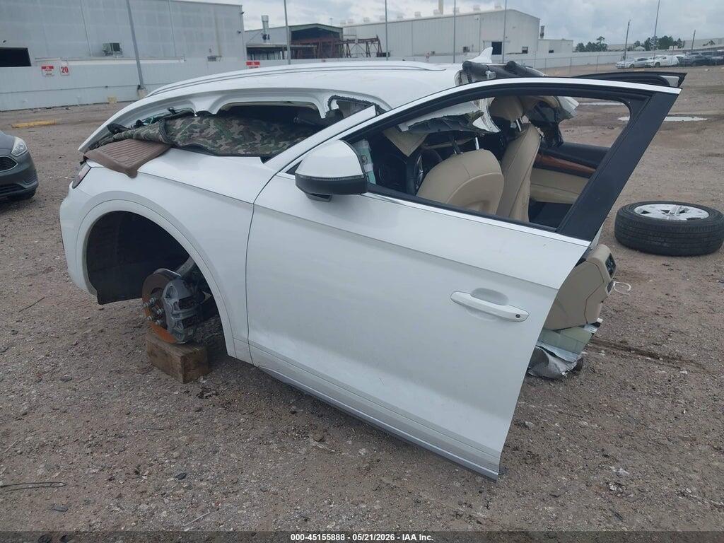 WA1AAAFY2M2115952 2021 AUDI Q5 photo no. 3