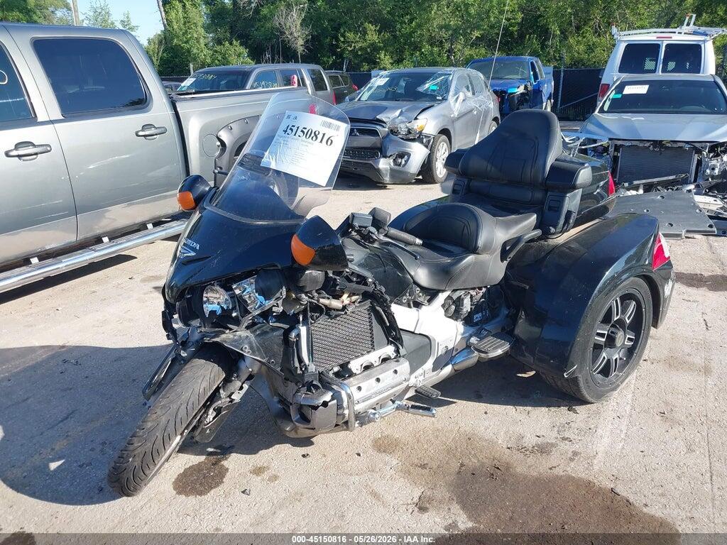JH2SC68N4FK100058 2015 HONDA GL1800 photo no. 2