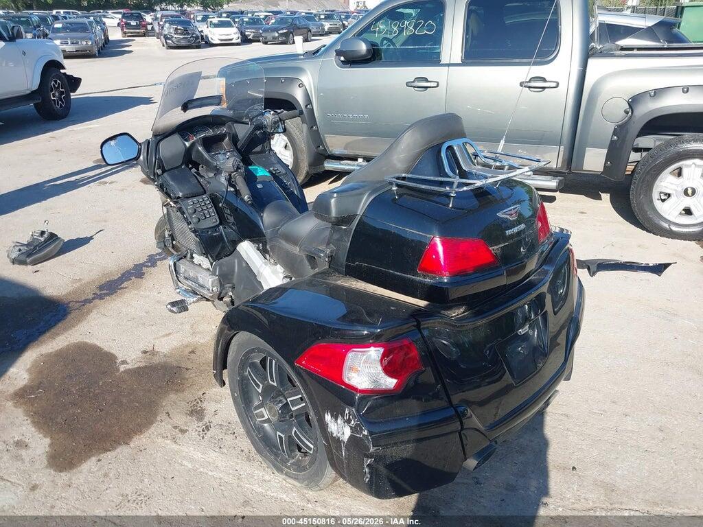 JH2SC68N4FK100058 2015 HONDA GL1800 photo no. 3