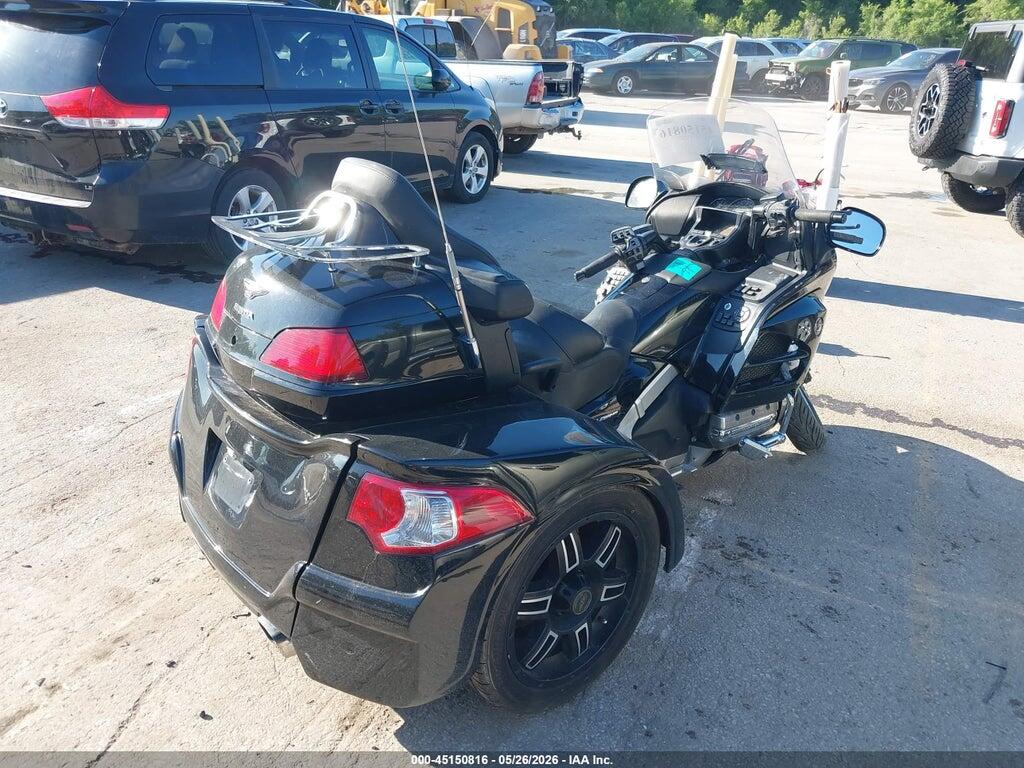 JH2SC68N4FK100058 2015 HONDA GL1800 photo no. 4