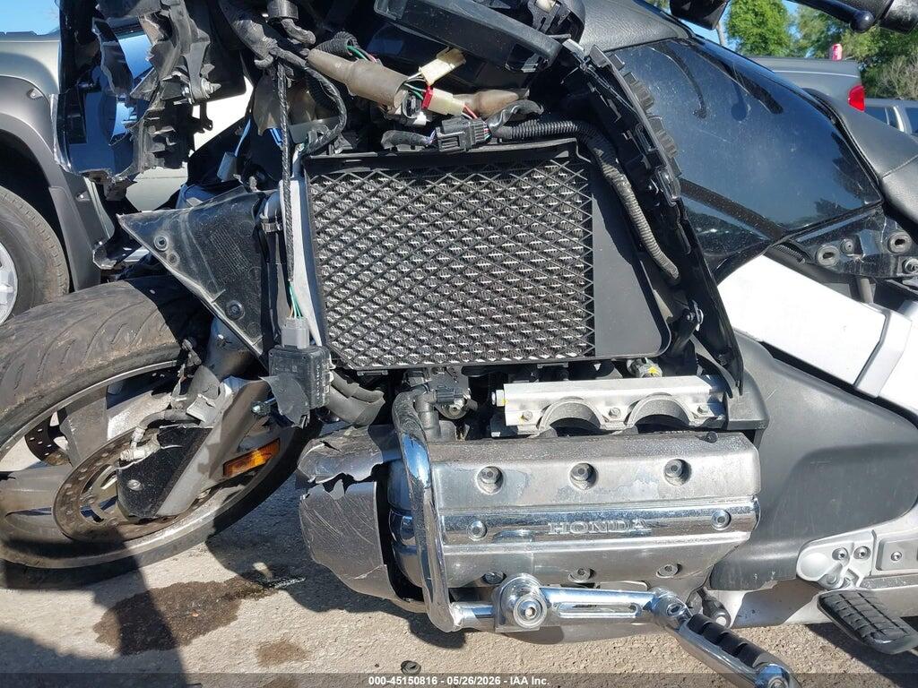 JH2SC68N4FK100058 2015 HONDA GL1800 photo no. 9