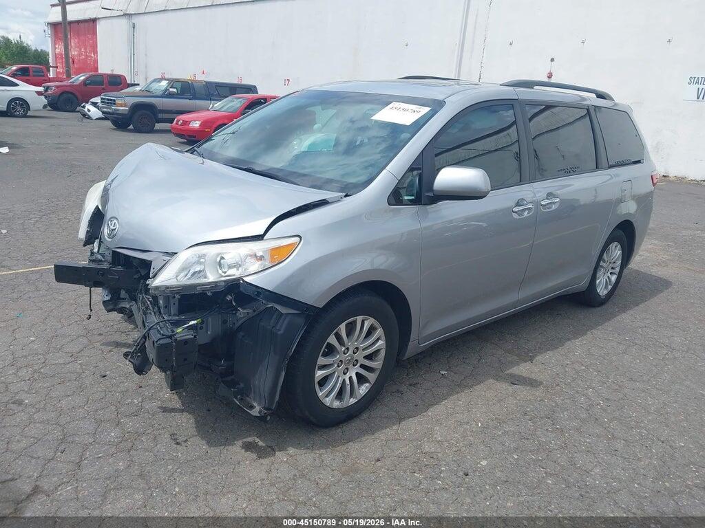 5TDYZ3DC9HS841967 2017 TOYOTA SIENNA photo no. 2