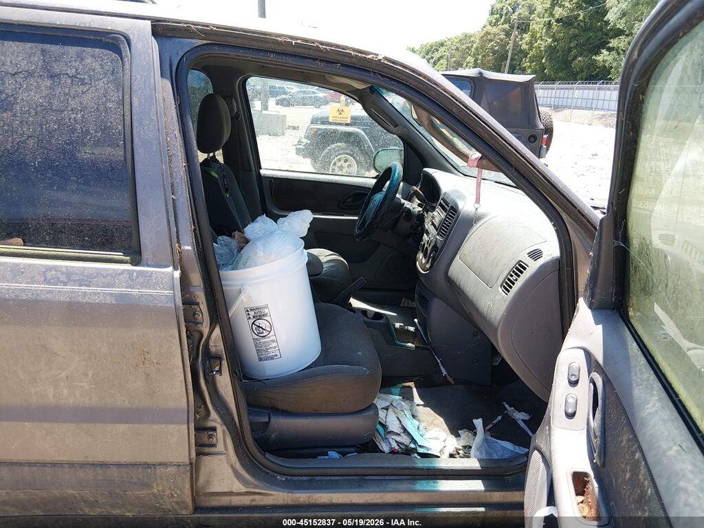 1FMYU03152KD98272 2002 FORD ESCAPE photo no. 5