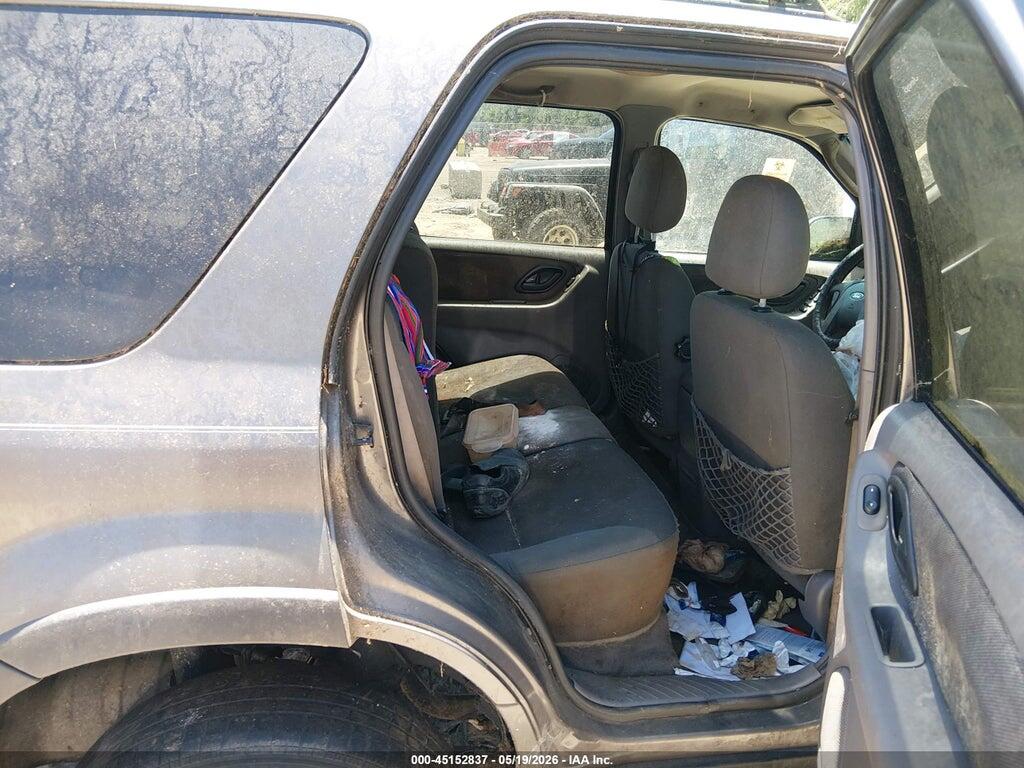 1FMYU03152KD98272 2002 FORD ESCAPE photo no. 8