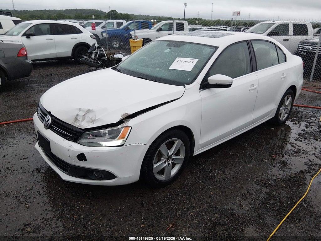 3VW3L7AJ2CM042592 2012 VOLKSWAGEN JETTA photo no. 2