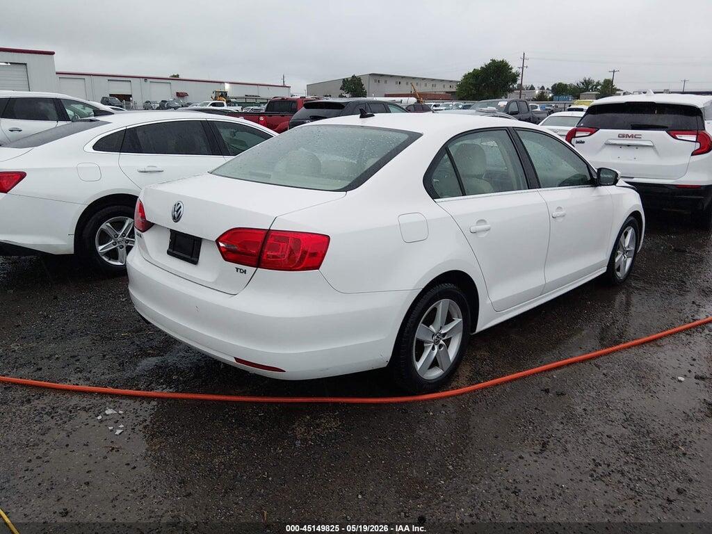 3VW3L7AJ2CM042592 2012 VOLKSWAGEN JETTA photo no. 4