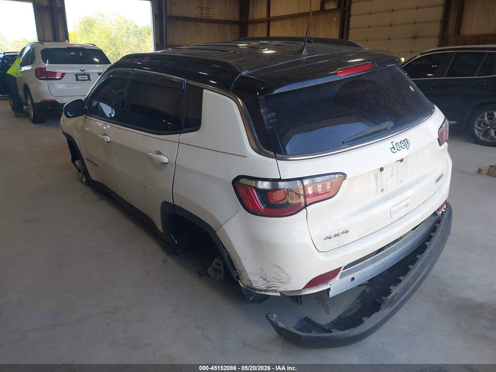 3C4NJDBB6JT114064 2018 JEEP COMPASS photo no. 3