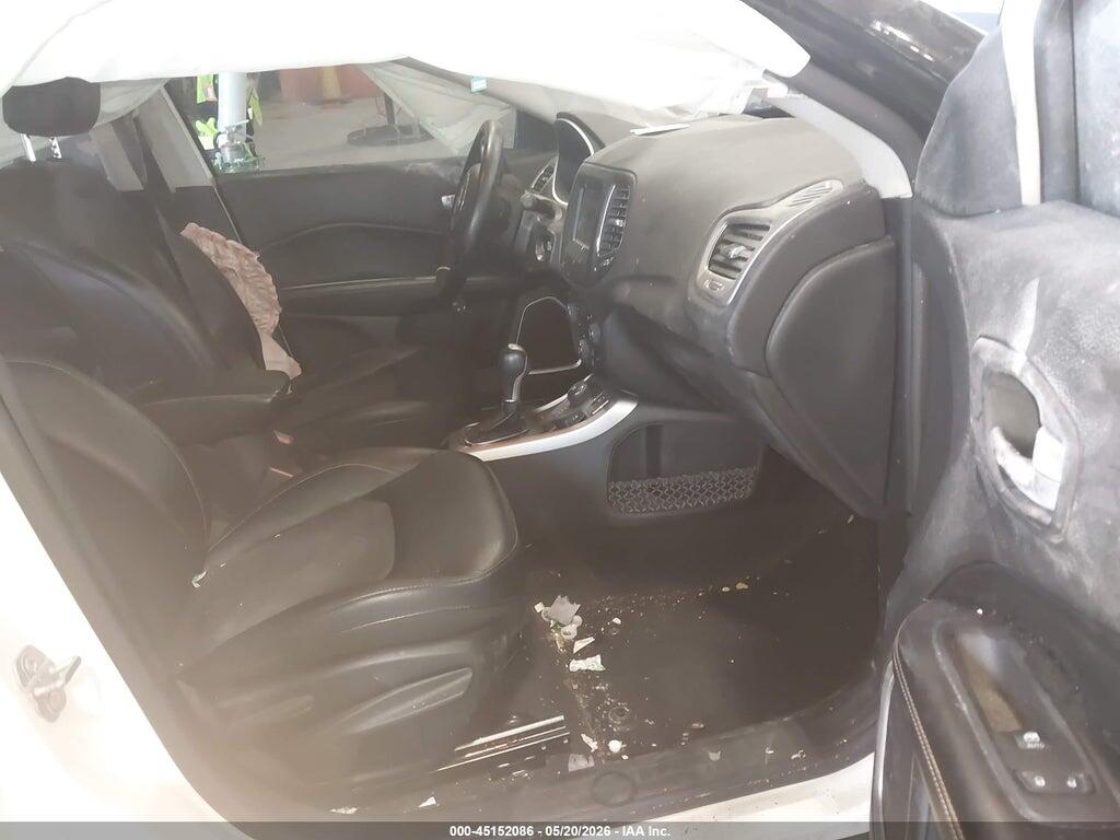3C4NJDBB6JT114064 2018 JEEP COMPASS photo no. 5