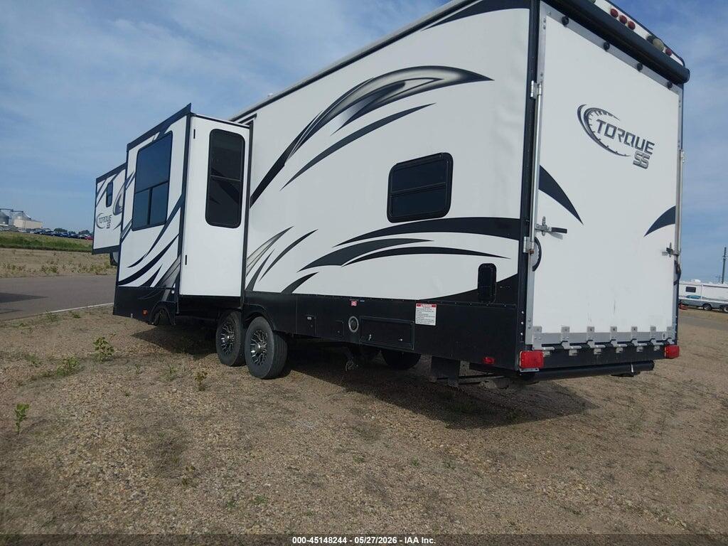 5SFCG3822FE295367 2015 HEARTLAND RV 325 T photo no. 3