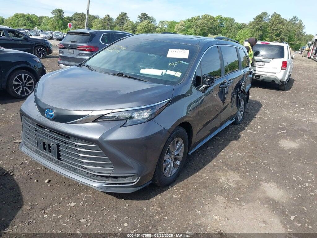 5TDBSKFC1SS175096 2025 TOYOTA SIENNA photo no. 2