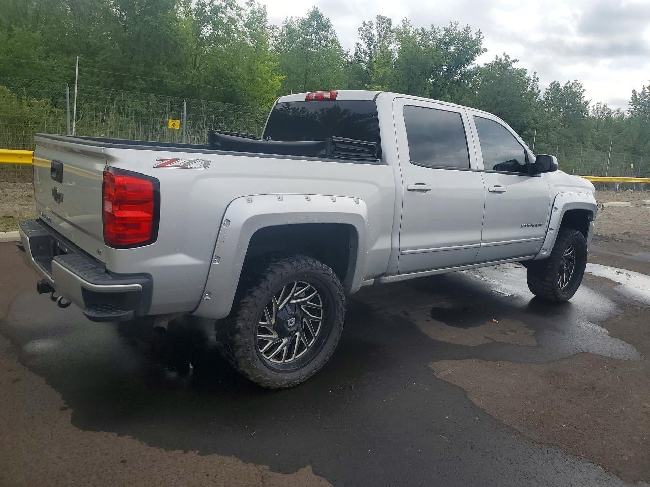 2017 CHEVROLET SILVERADO K1500 LT — Фото 3 из 12