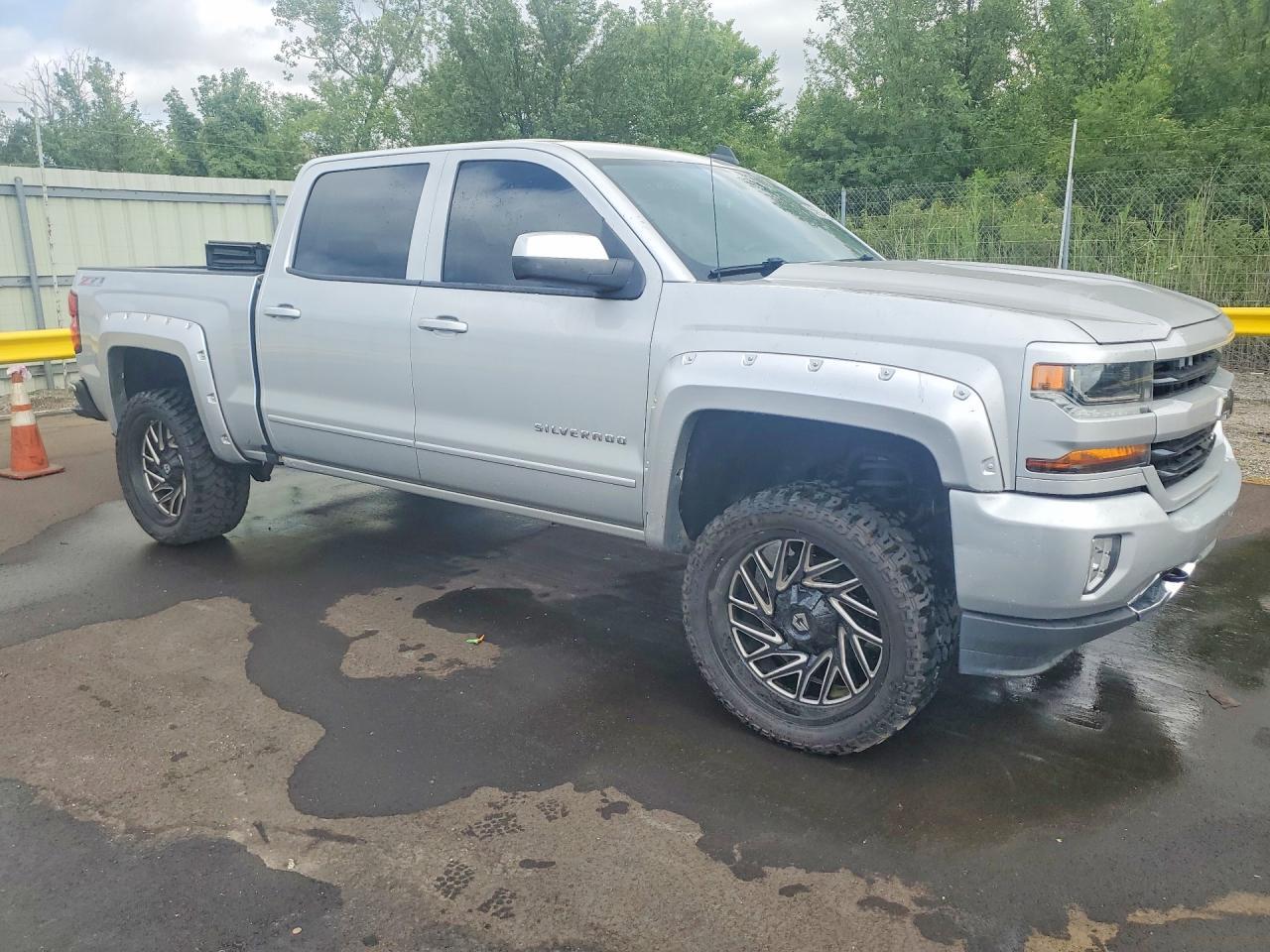 2017 CHEVROLET SILVERADO K1500 LT — Фото 4 из 12