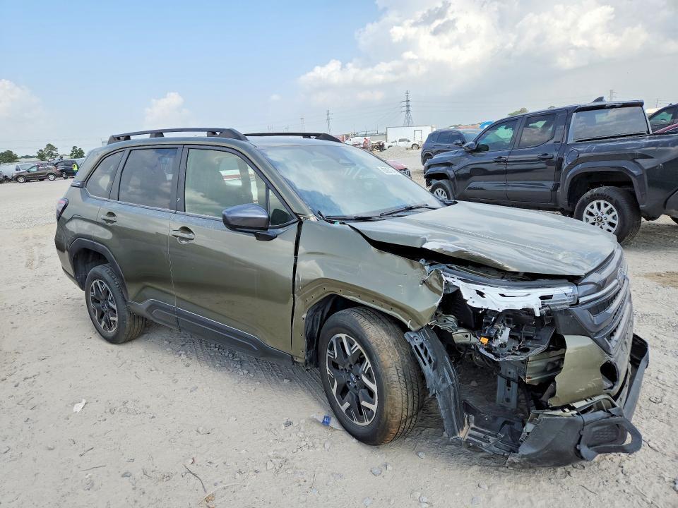 2025 SUBARU FORESTER PREMIUM — Фото 4 из 12