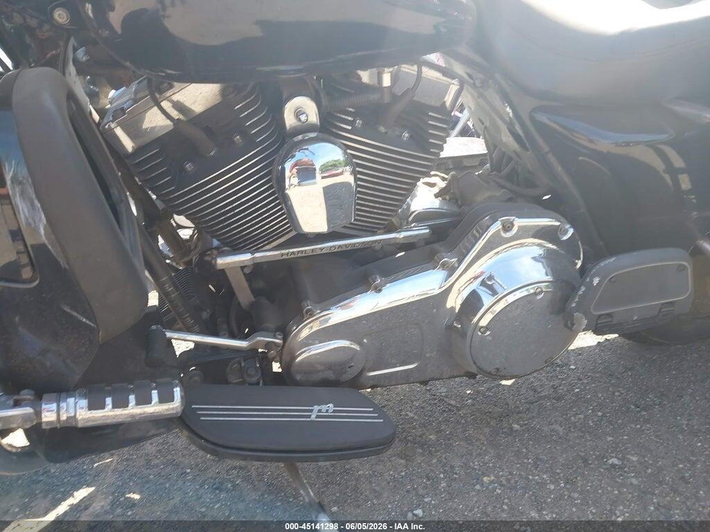 1HD1FC4157Y627875 2007 HARLEY-DAVIDSON FLHTCUI photo no. 9
