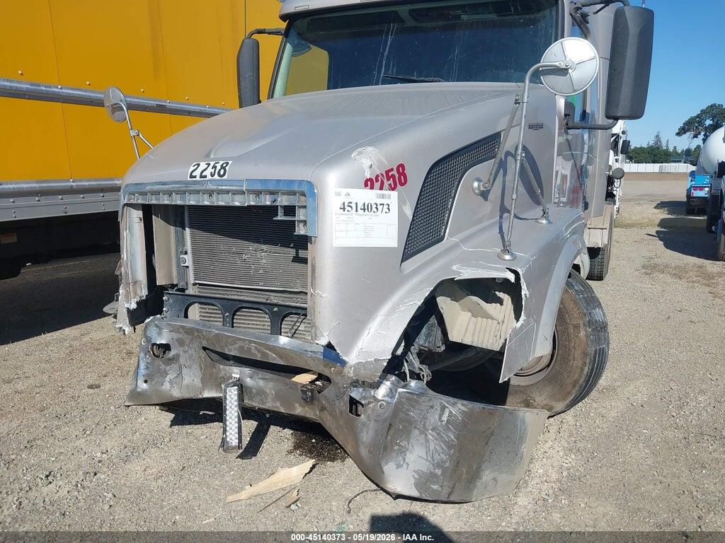 4V4NC9EJ0DN567762 2013 VOLVO VN photo no. 11