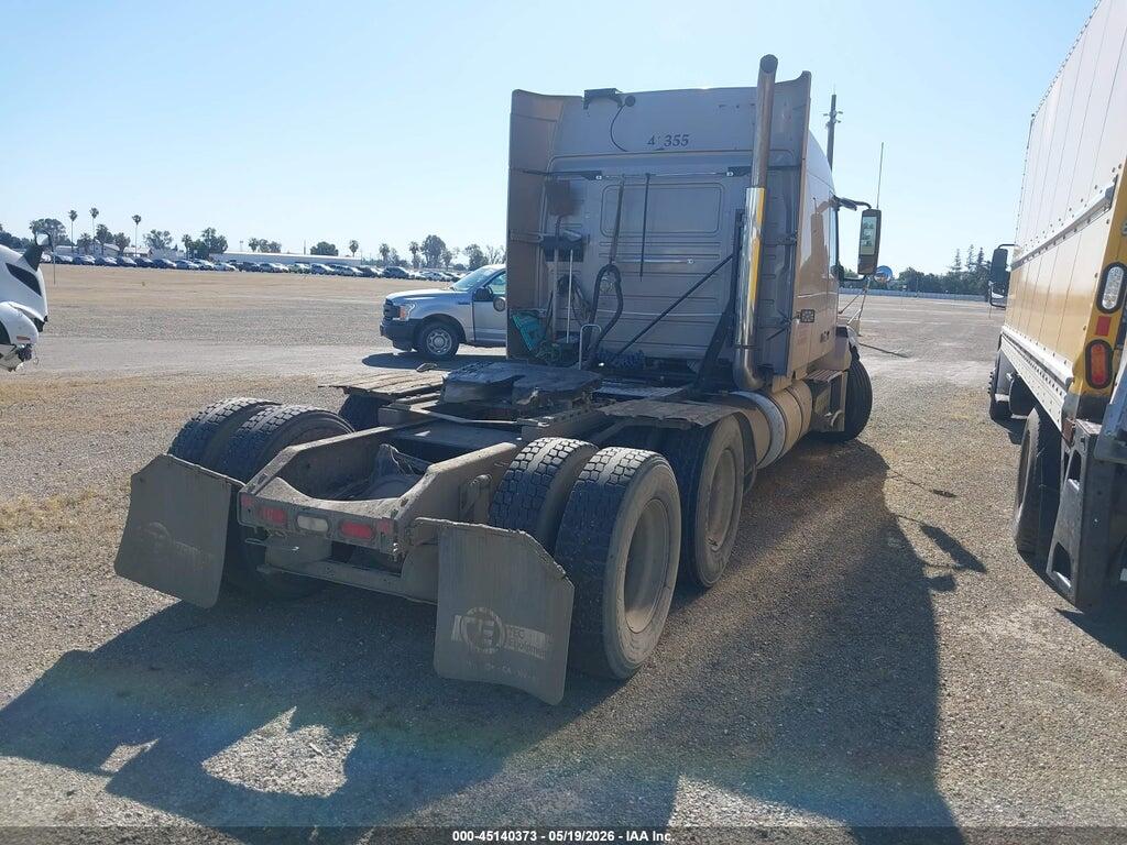 4V4NC9EJ0DN567762 2013 VOLVO VN photo no. 4