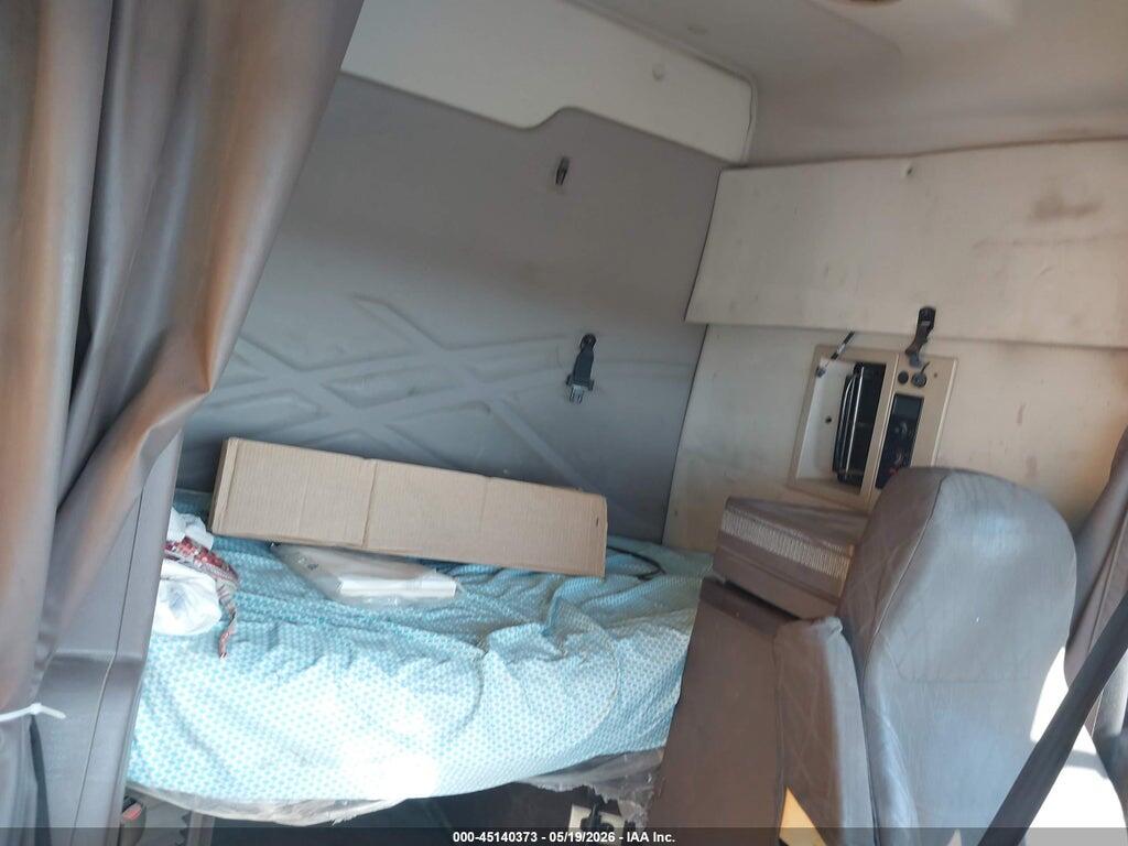 4V4NC9EJ0DN567762 2013 VOLVO VN photo no. 6