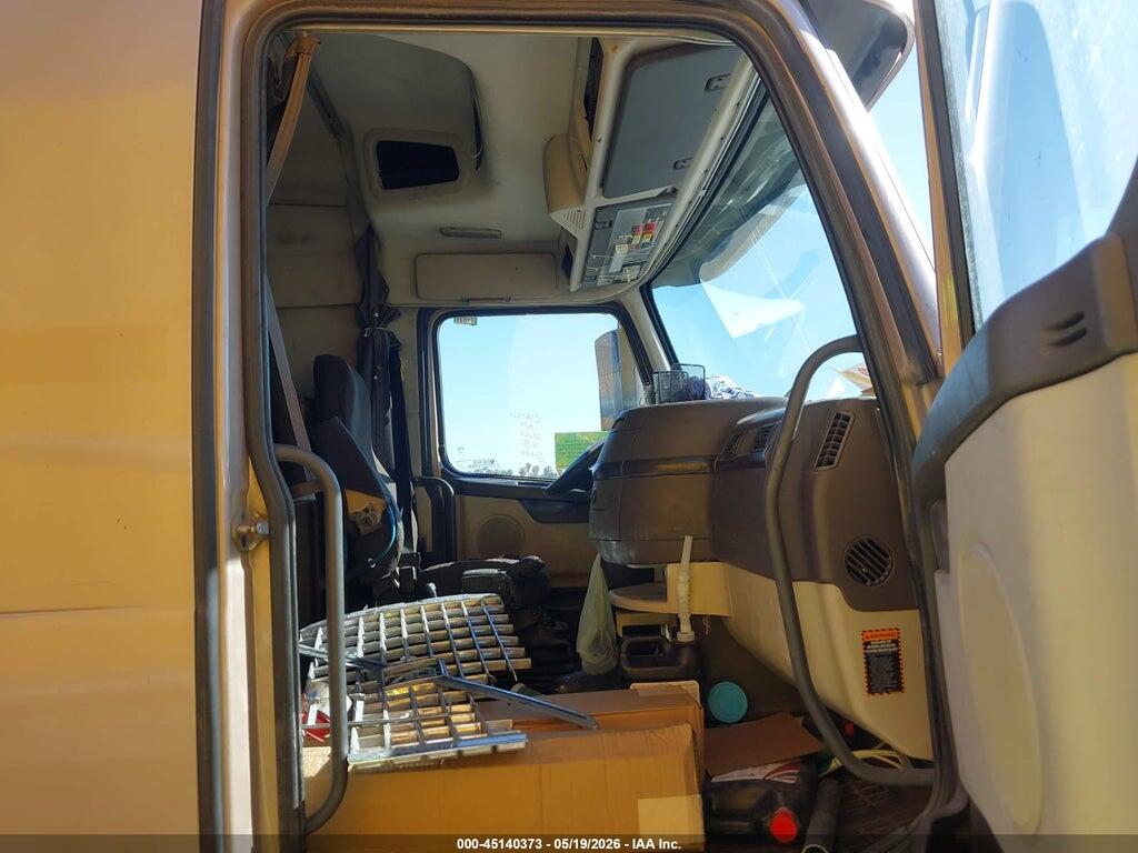 4V4NC9EJ0DN567762 2013 VOLVO VN photo no. 7