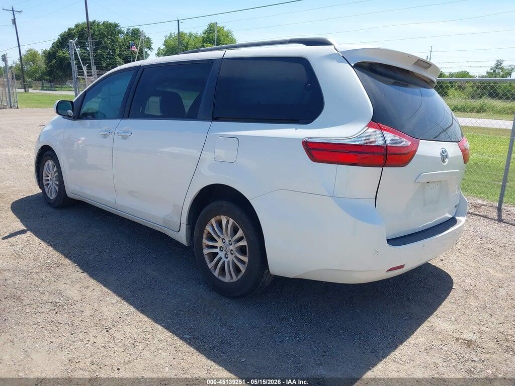 5TDYZ3DC0HS884593 2017 TOYOTA SIENNA photo no. 3