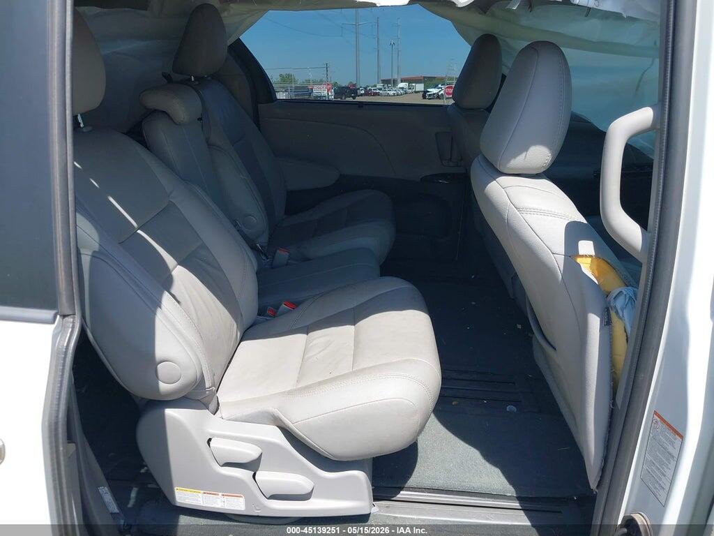 5TDYZ3DC0HS884593 2017 TOYOTA SIENNA photo no. 8