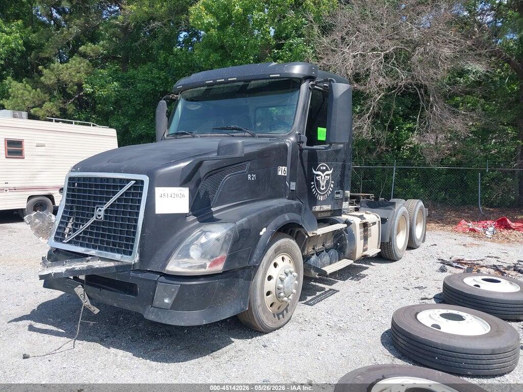 4V4NC9EG0EN161888 2014 VOLVO VN photo no. 2