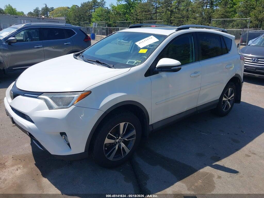 2T3RFREV8HW677853 2017 TOYOTA RAV4 photo no. 2