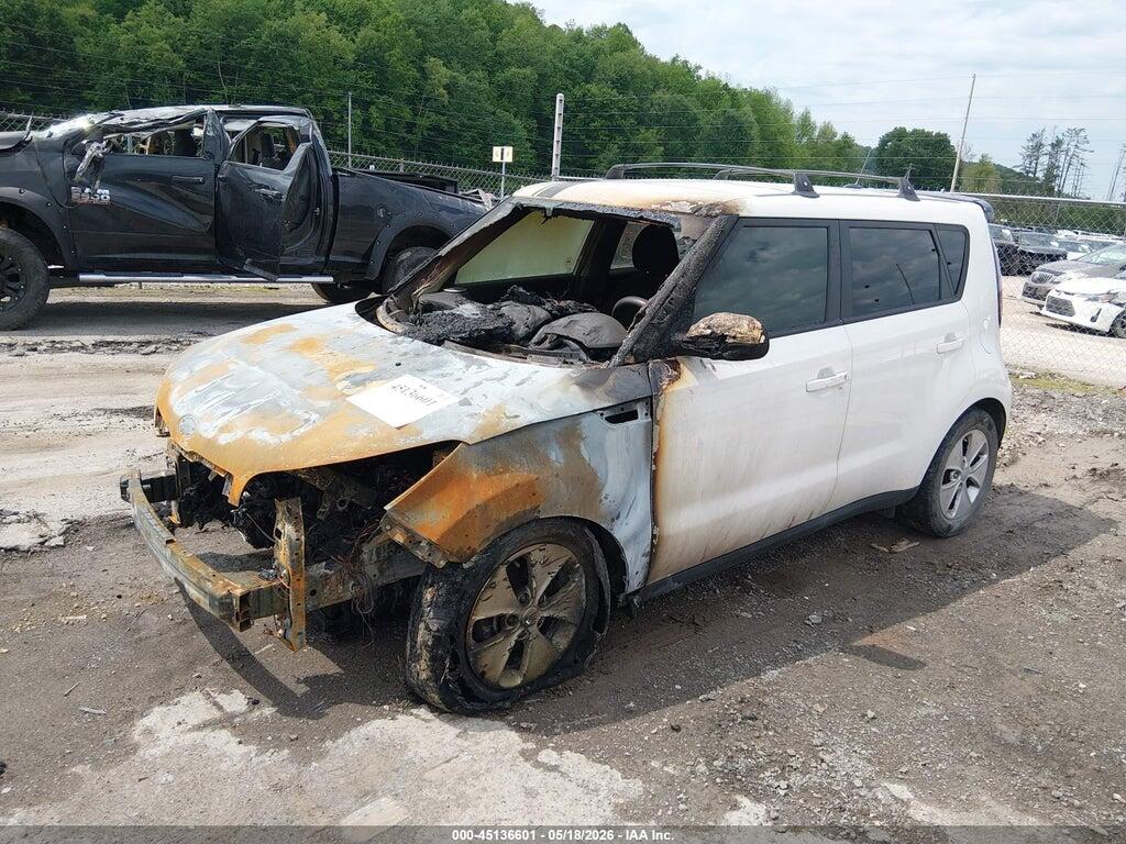 KNDJN2A22G7379182 2016 KIA SOUL photo no. 2