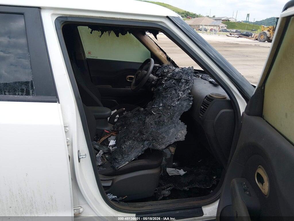 KNDJN2A22G7379182 2016 KIA SOUL photo no. 5