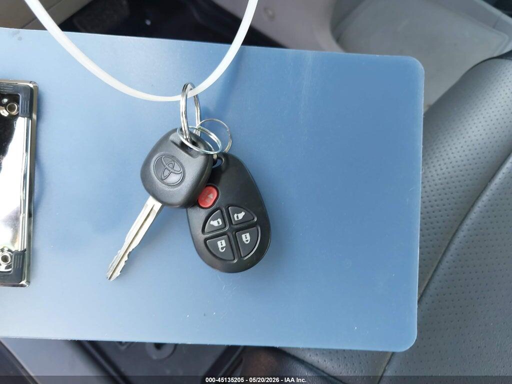 5TDKK3DC2DS323610 2013 TOYOTA SIENNA photo no. 11