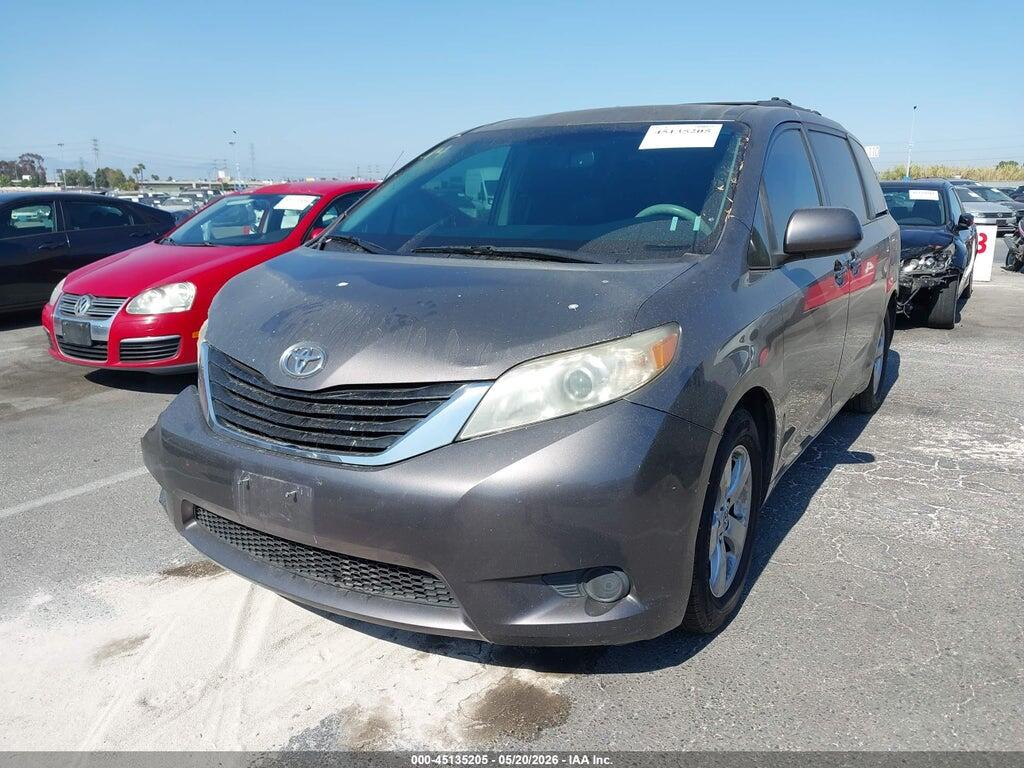 5TDKK3DC2DS323610 2013 TOYOTA SIENNA photo no. 2
