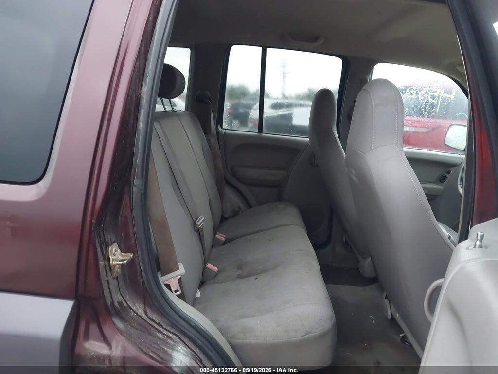 1J4GL48K44W303573 2004 JEEP LIBERTY photo no. 8