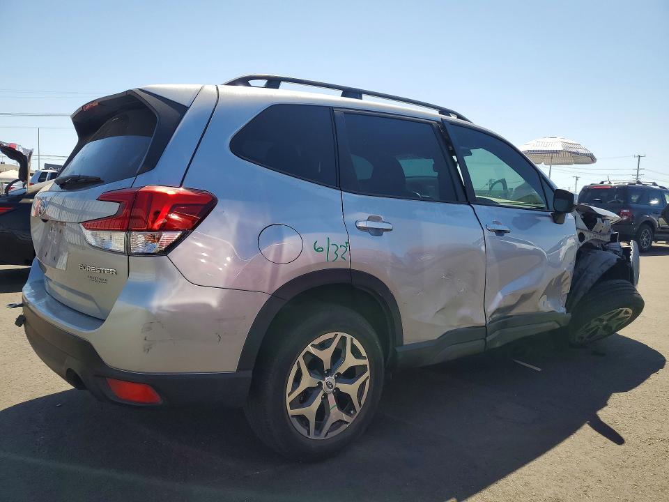 2023 SUBARU FORESTER PREMIUM — Фото 3 из 14