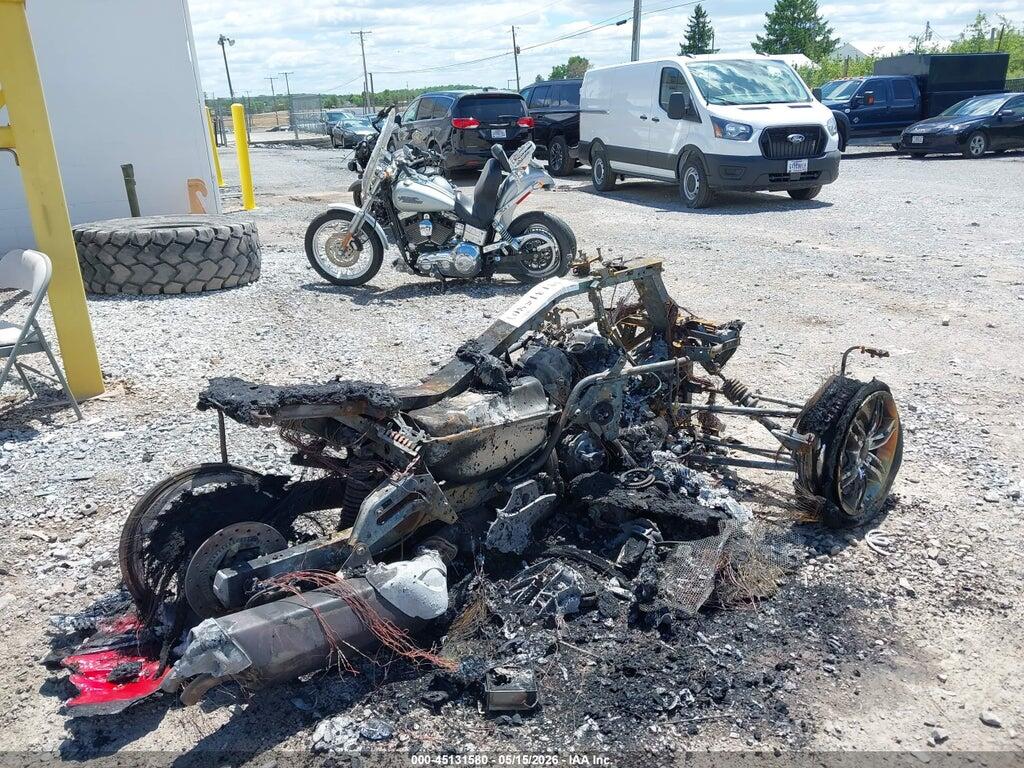 2BXJBHC16BV000182 2011 CAN-AM SPYDER ROADSTER photo no. 4