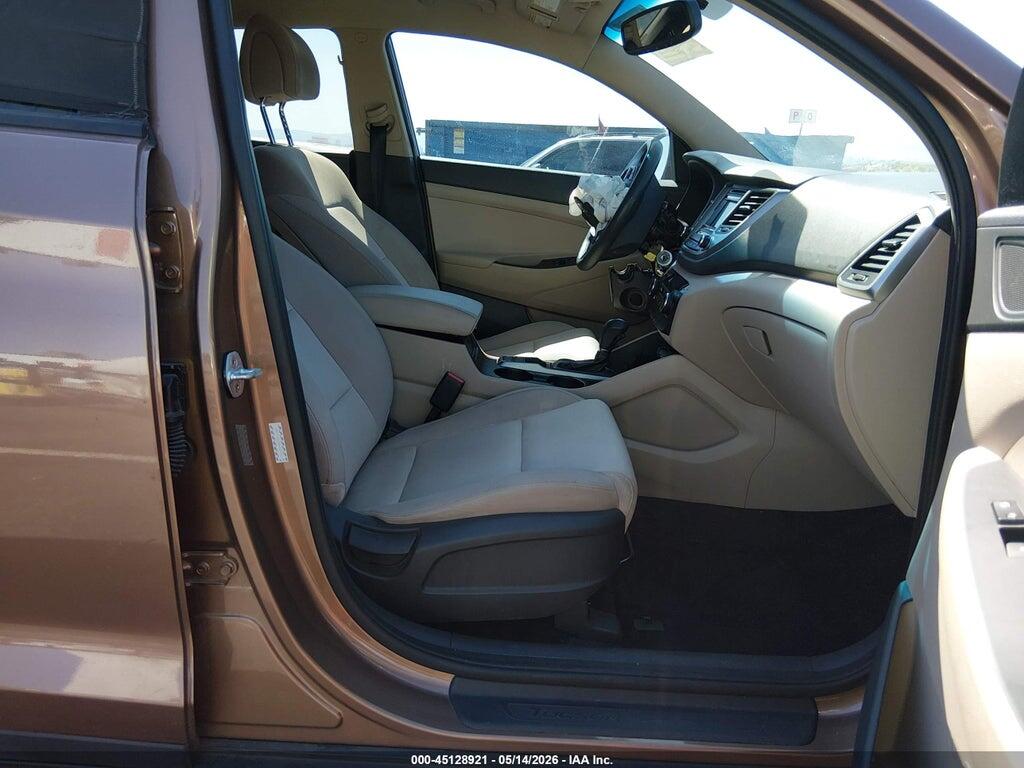 KM8J33A40HU487067 2017 HYUNDAI TUCSON photo no. 5