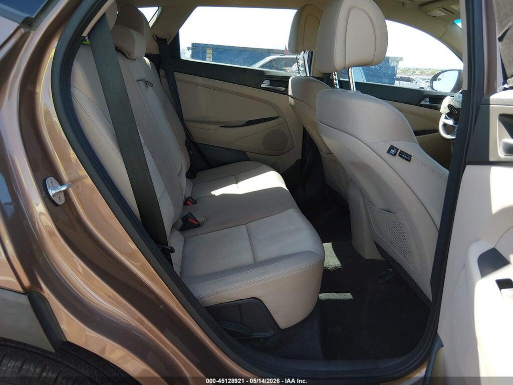 KM8J33A40HU487067 2017 HYUNDAI TUCSON photo no. 8