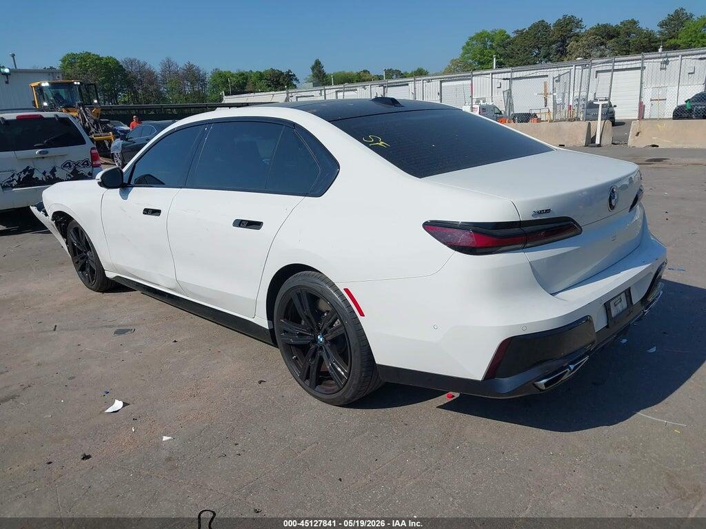 WBA33EJ02PCL51823 2023 BMW 760 photo no. 3